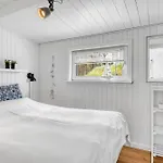 別荘 Beautifully Renovated With Covered Terrace And Wood-burning Stove, Close To The North Sea In Thy Sønder Vorupør