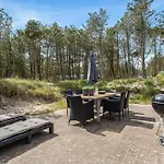 Beautifully Renovated With Covered Terrace And Wood-burning Stove, Close To The North Sea In Thy 別荘