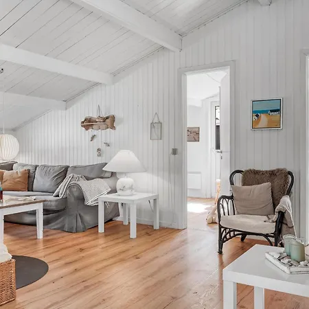 別荘 Beautifully Renovated With Covered Terrace And Wood-burning Stove, Close To The North Sea In Thy