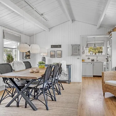 Feriehus Beautifully Renovated With Covered Terrace And Wood-burning Stove, Close To The North Sea In Thy *